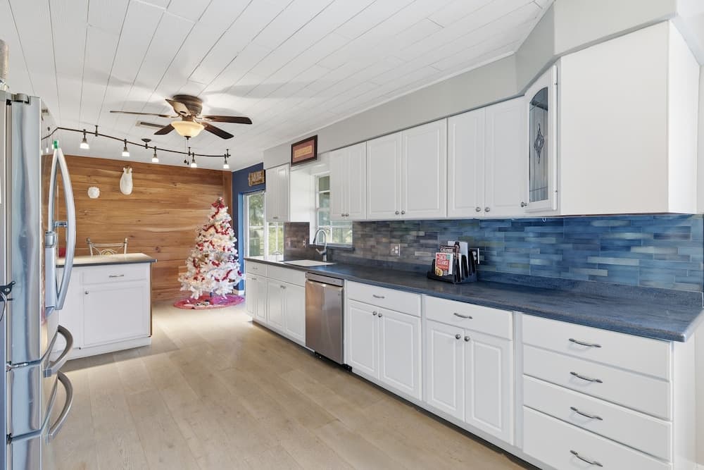 The Lake Home - Beautiful Oasis In The Heart Of Florida! 2 Bedroom Home by RedAwning