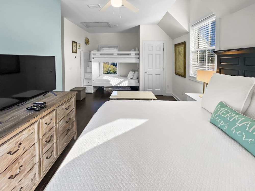 Sand Piper 1 Bedroom Home by RedAwning