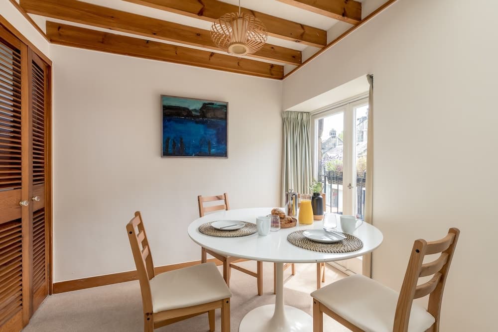 Altido Charming mews flat near the Dean Bridge