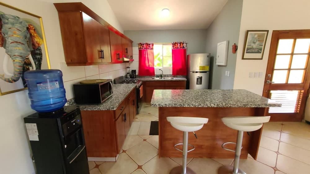 Great 4 Bedroom Getaway Villa With Large Private Pool