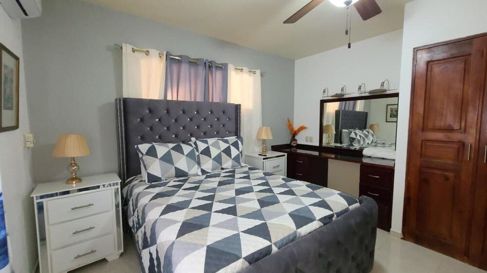 Great 4 Bedroom Getaway Villa With Large Private Pool