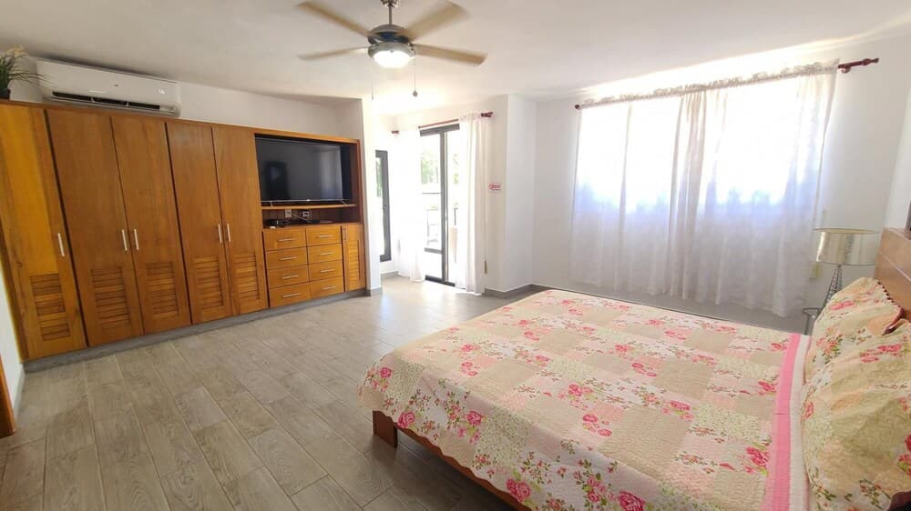 Bachelor s Heaven - Private and Spacious