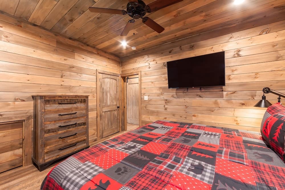 The Gathering Place 3 Bedroom Cabin by RedAwning