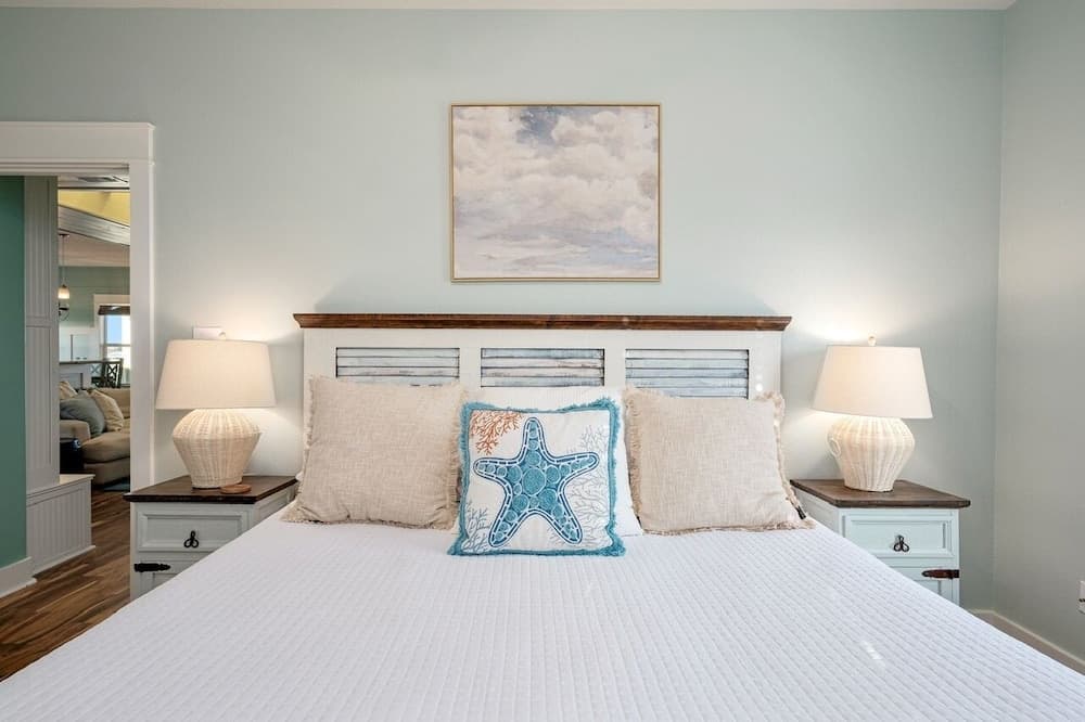 The Beach House 3 Bedroom Home by RedAwning