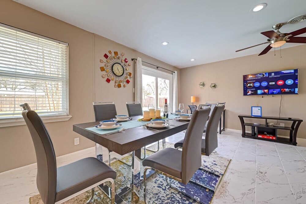 Private Oasis in Central Houston, Private Pool, Work-cation