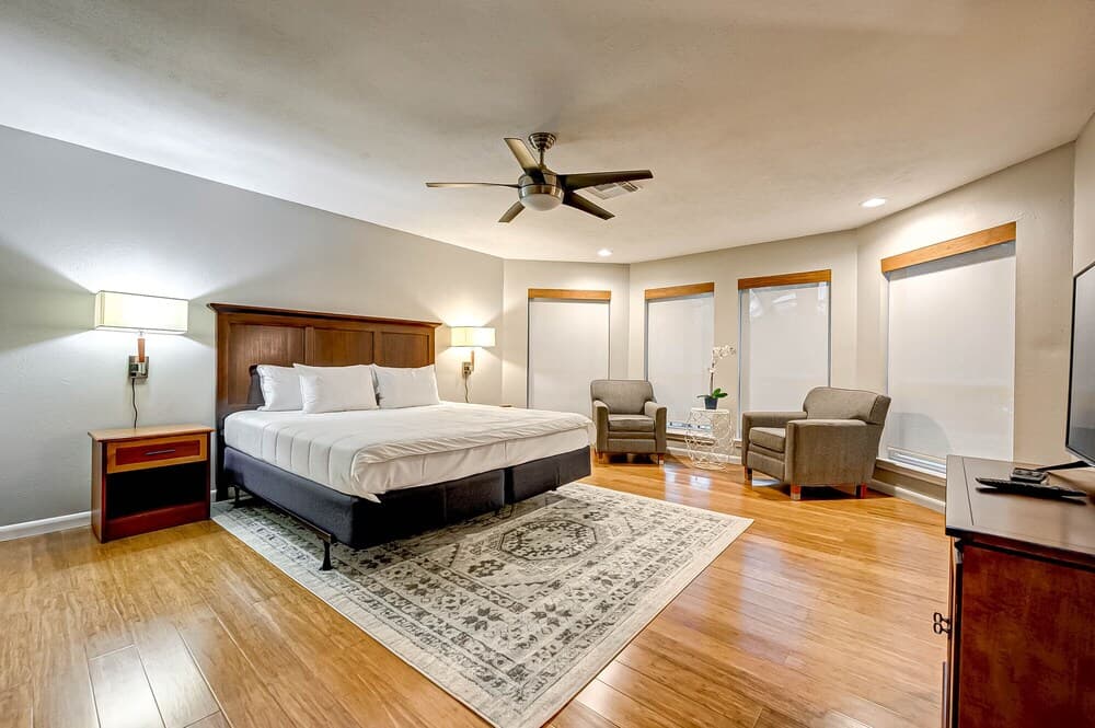 The Hideaway in El Lago, Home Gym, Rain Shower, King Bd, Sleeps 8, Space Center