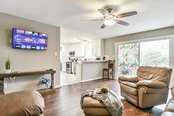 West End in SW Houston, Sleeps 10, Work-cation, King Bd, Pet, High Speed Wifi