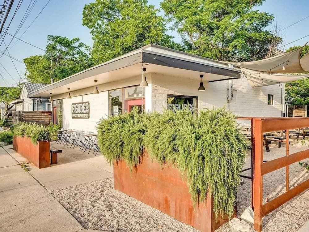 East Downtown 3BR Condo w Fast Wifi and Sleeps 8