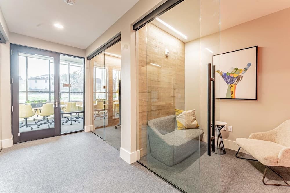 Top Floor Soco 2BR King Suite 8 Mins to Downtown