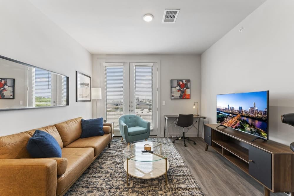 Prime Soco Bright 2BR King Suite w Pool Parking