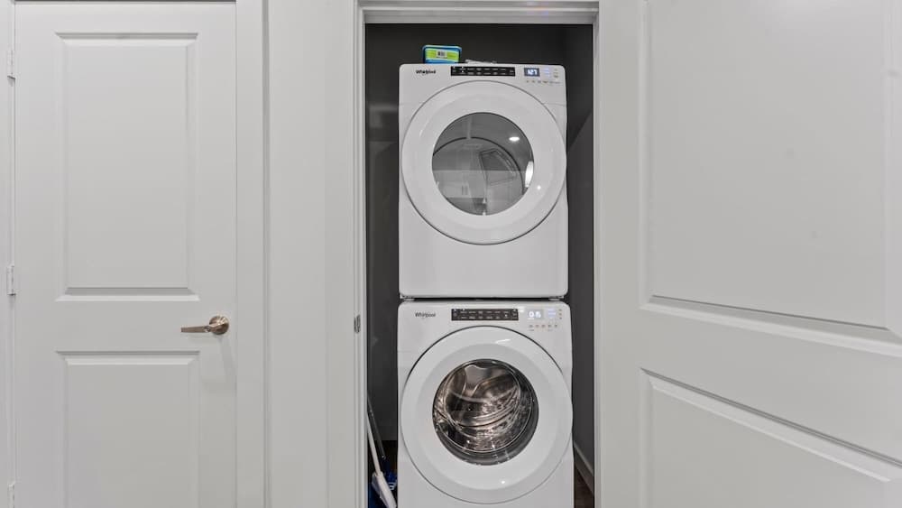 Cozy Chic 2BR King Suite Close to DT Domain UT