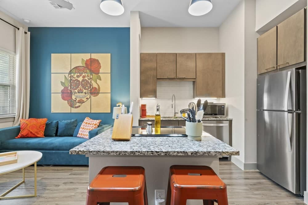 Tranquil 1BR King Suite Close to Downtown w Fast Wifi