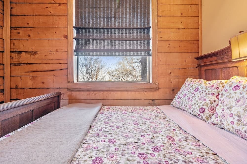 Mighty Oak Log Cabin 2 Bedroom Cabin by RedAwning