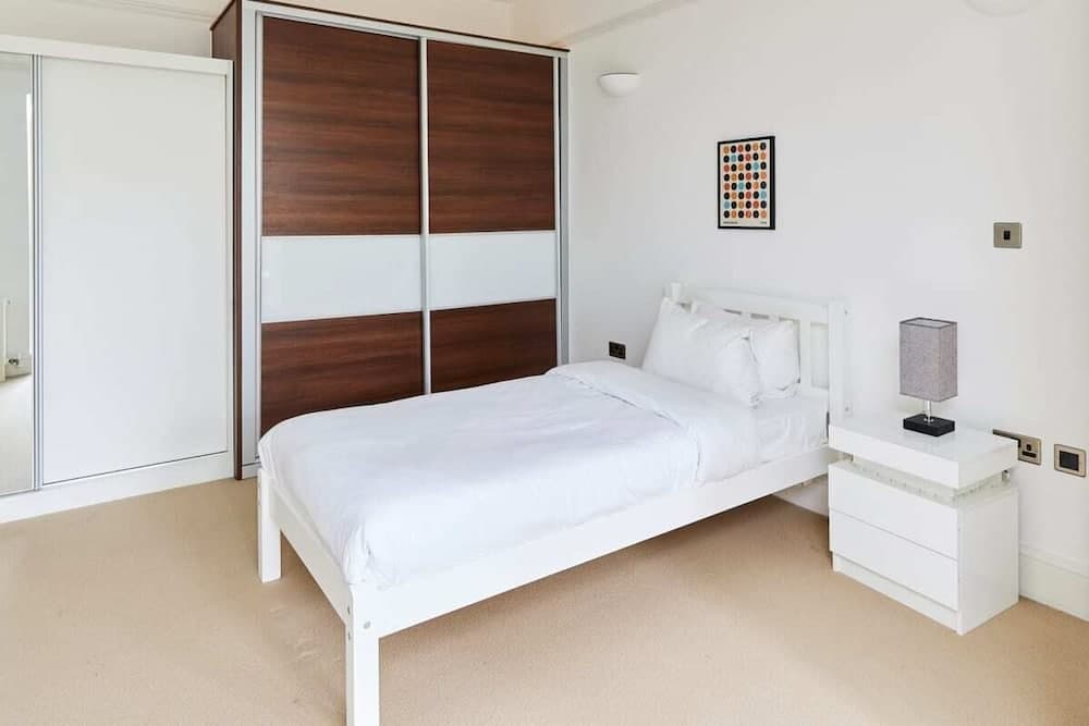 The Woolwich Retreat - Enticing 5bdr House With Parking