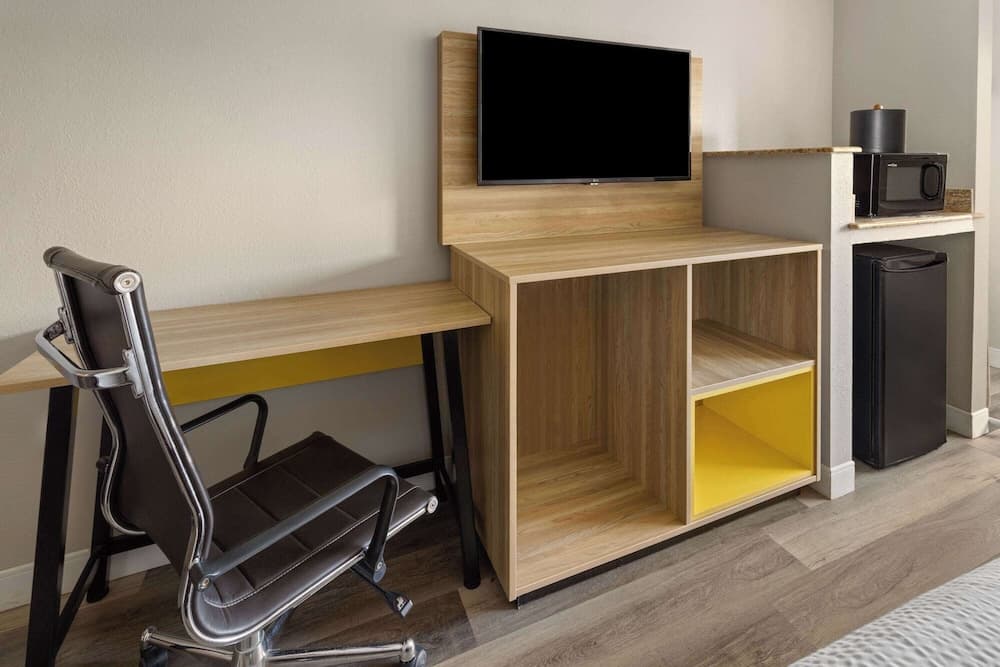 Days Inn By Wyndham Jackson Downtown