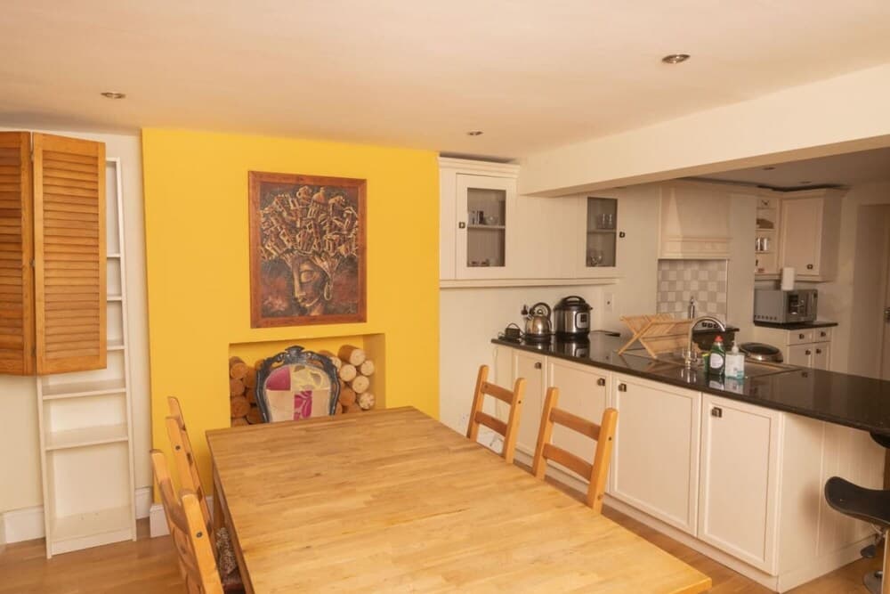 The Angel Place Hideaway - Fair 4bdr House With Terrace