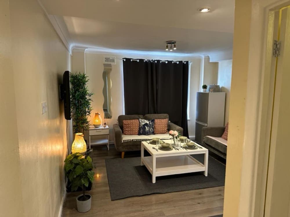 Superb 1-bed Private Family Apartment in Centre