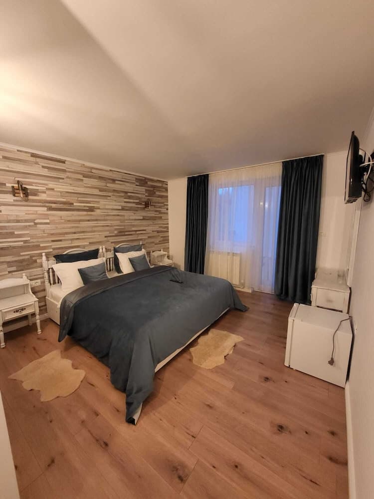 EDEN BY THE MOUNTAIN