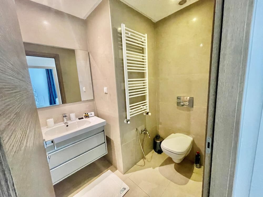 NEW Bright and Luxurious 2bds in Rd Malaga B10