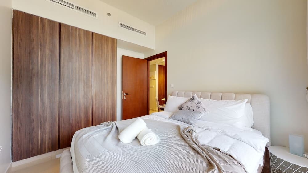 WelHome - Cozy 1BR With Private Balcony Steps From the Canal