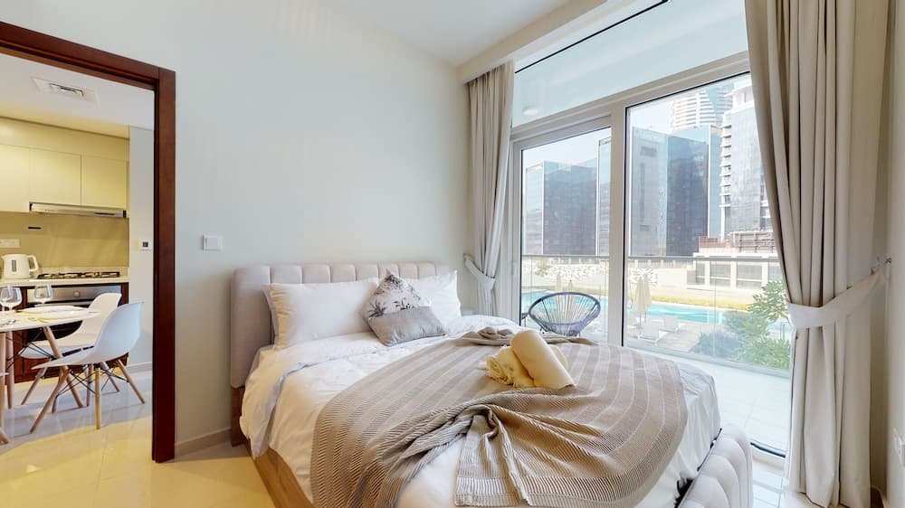 WelHome - Cozy 1BR With Private Balcony Steps From the Canal