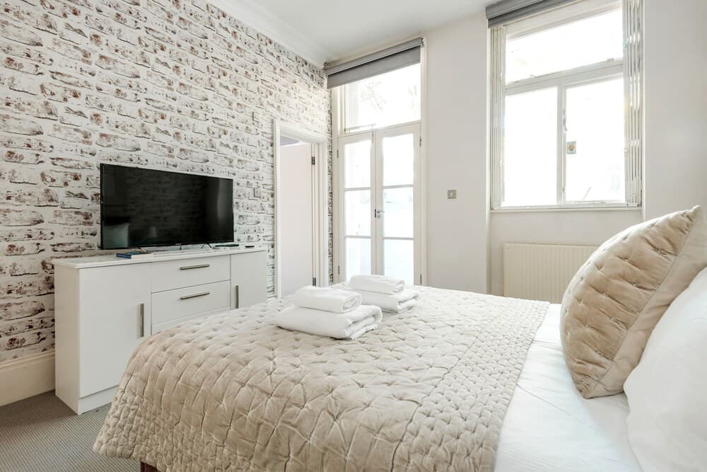 Stunning Home Near Earl's Court by Underthedoormat