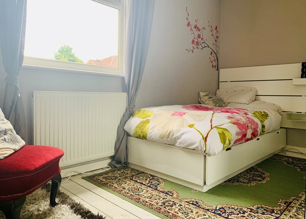 Lovely 2-bed House in Bramley With Field View