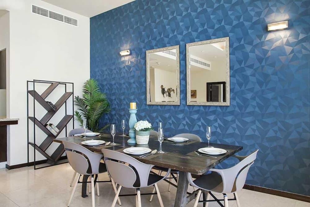 Lux 1 BR Pvt Beach Palm by Bnbme Homes