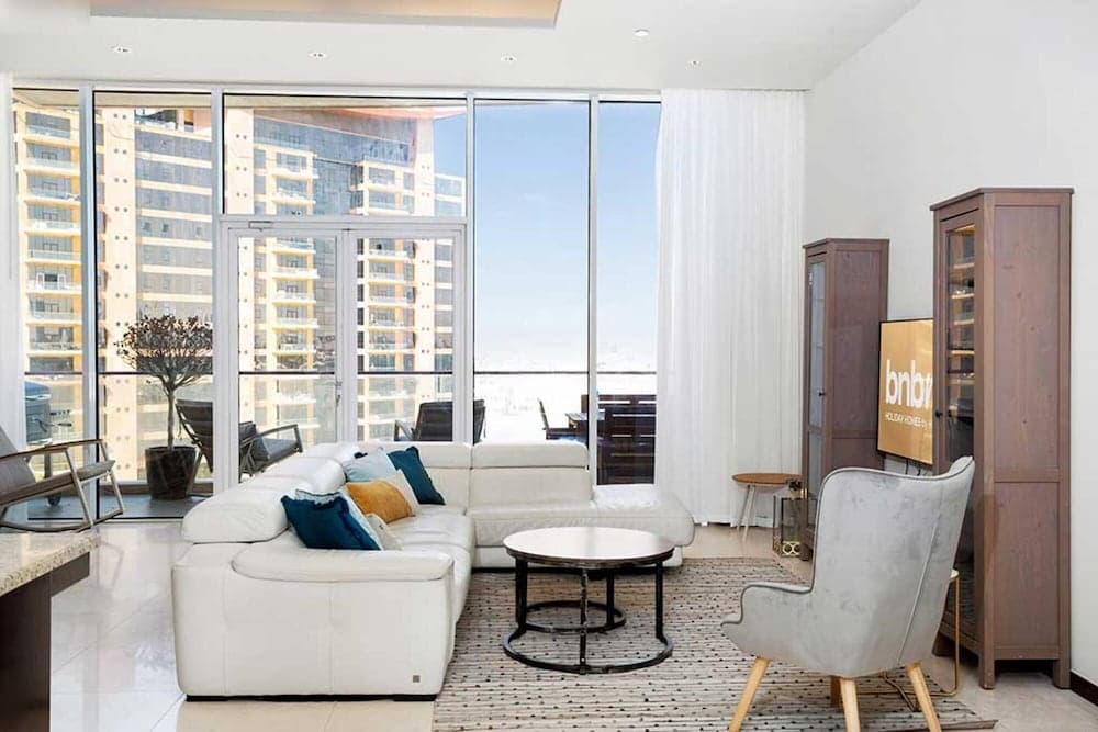 Lux 1 BR Pvt Beach Palm by Bnbme Homes