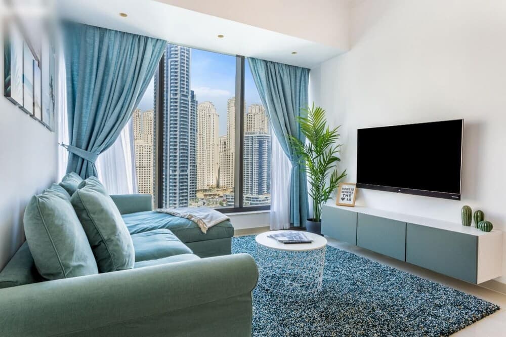 Classic 1B in the Heart of the Marina