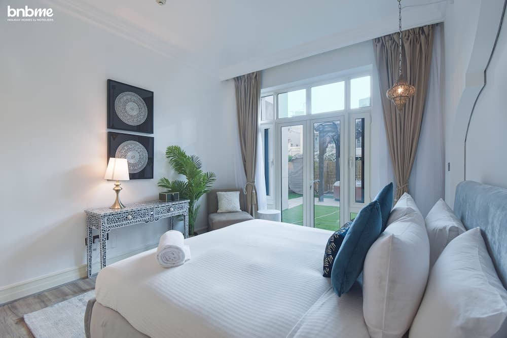 Pvt Hot Tub w Burj Khalifa View by Bnbme