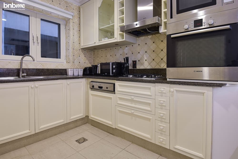 Pvt Hot Tub w Burj Khalifa View by Bnbme