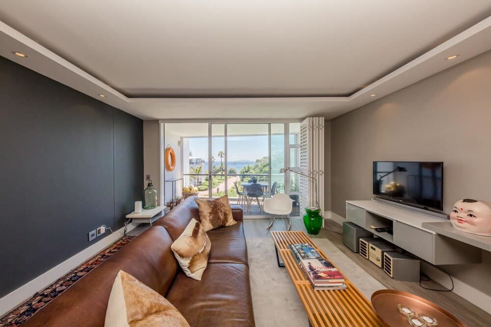 Wonderful Secure Apartment Walking Distance to Waterfront African Anchor