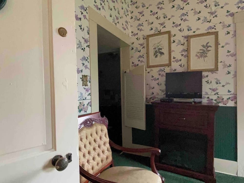 Four Winds Victorian Venue & Suites