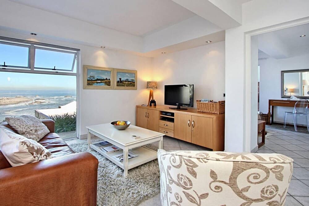 Camps Bay Holiday Apartment With Sea Views and Private Pool CBT Suite