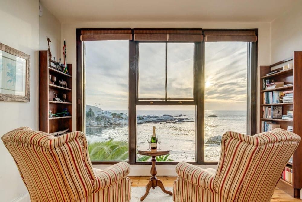 Colonial-style Camps Bay Apartment With Ocean Views and Private Pool Area CBT Lodge