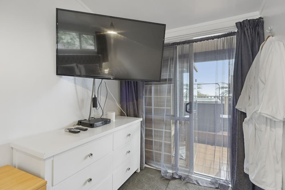 Lakeview Escape with spa - sauna - patio