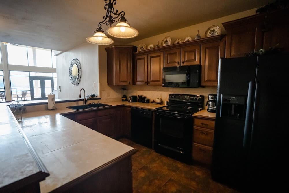 D Monaco 3 Bedroom Lake View Villa - Unit 2