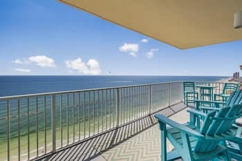 Splendid Condo on Sands of Gulf Shores With Pools