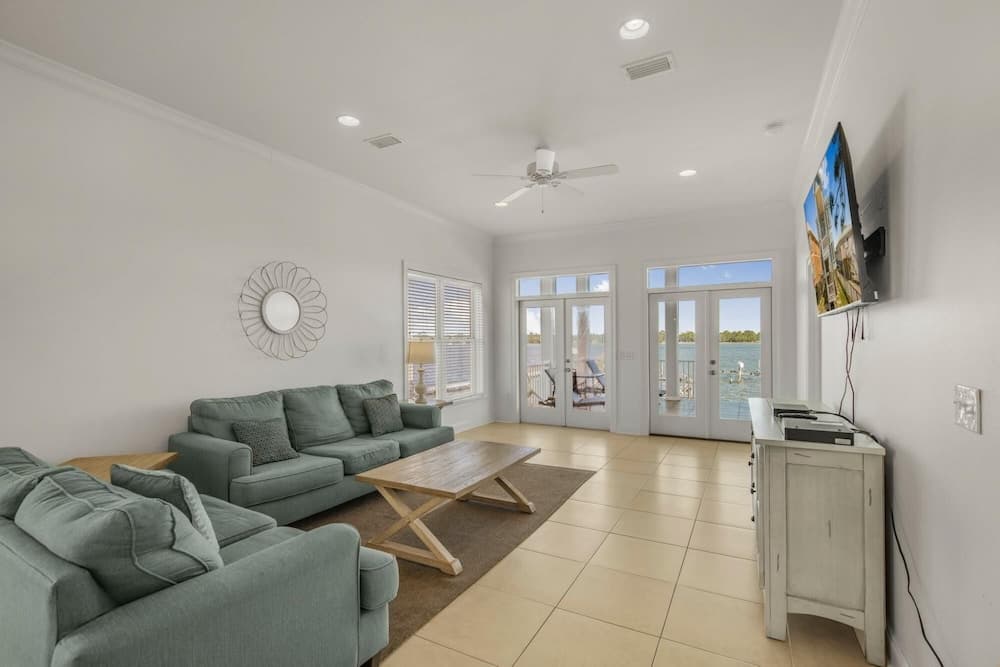 South Floor Pet-friendly Duplex on Little Lagoon