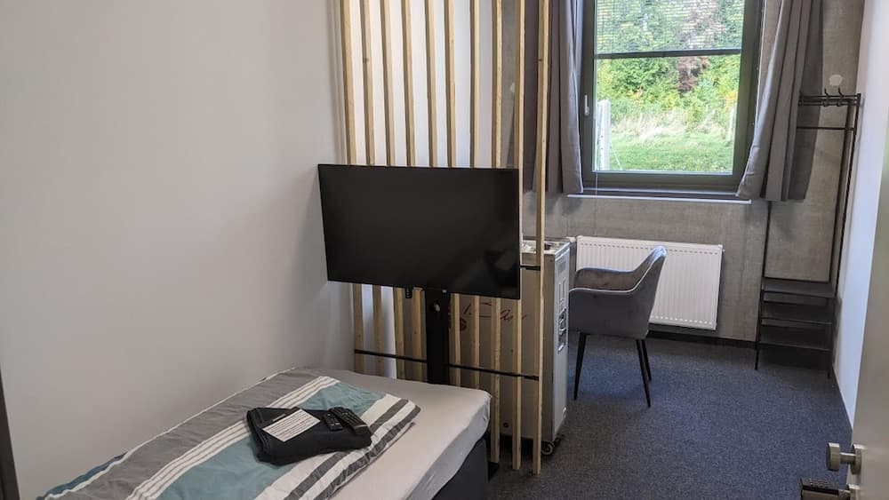 Boardingrooms Direct A8, Close to Stuttgart, 25min