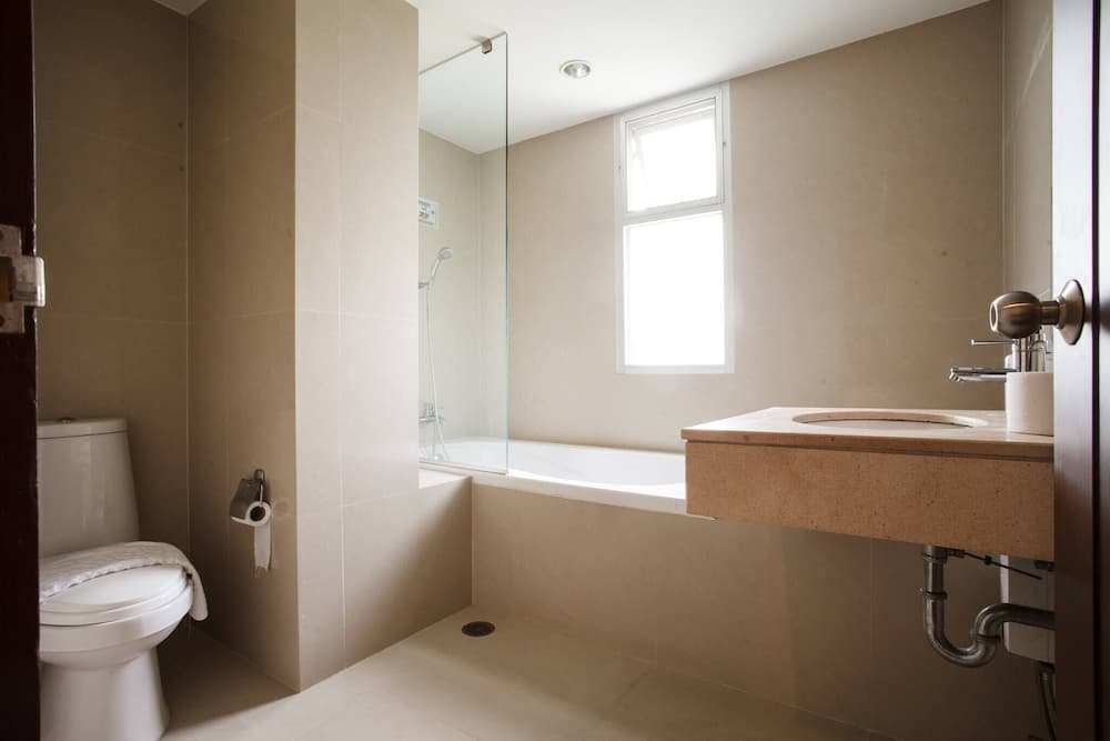 3C - 2 Bedroom Downtown Apartment With Shared Pool