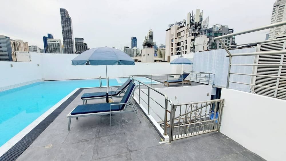 4A - 2 Bedroom Downtown Apartment With Shared Pool
