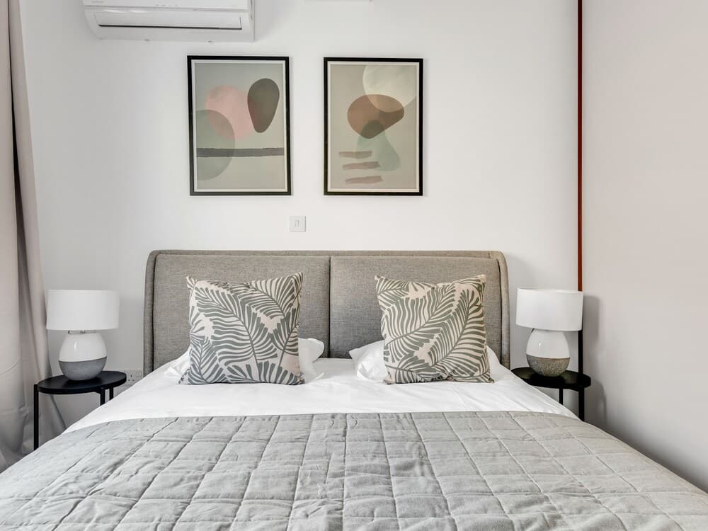 Sanders Violet Court - Chic 3-bdr Apt w Balcony