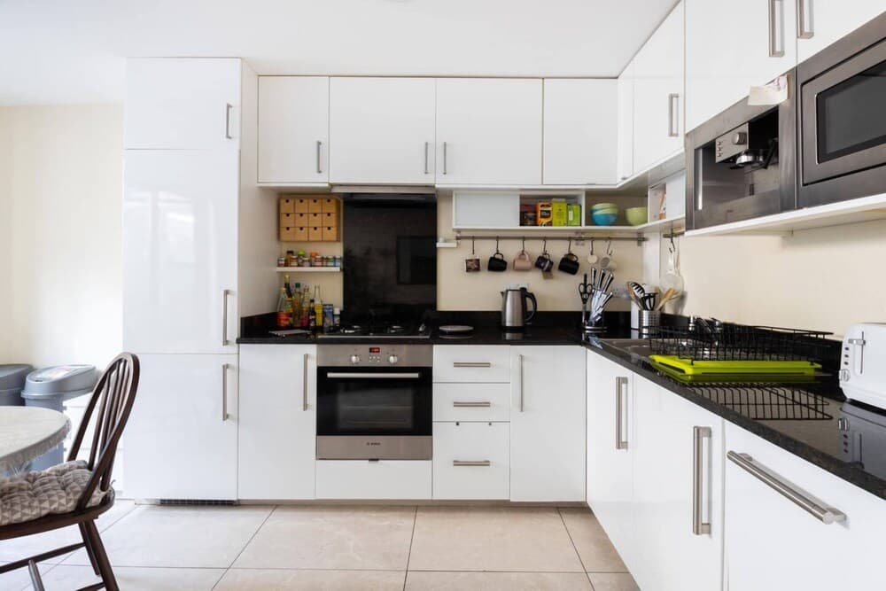Stylish 2 Bedroom Apartment in the Heart of Shepherds Bush