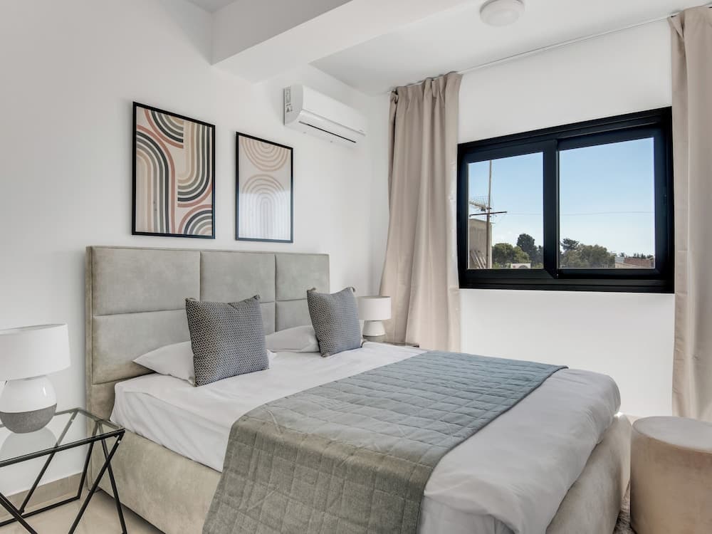 Sanders River Plaza Nice 3 Bedroom Apt w Terrace