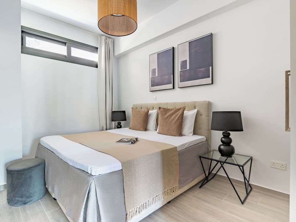 Sanders River Plaza - Neat 2 Bedroom Apt With Balcony