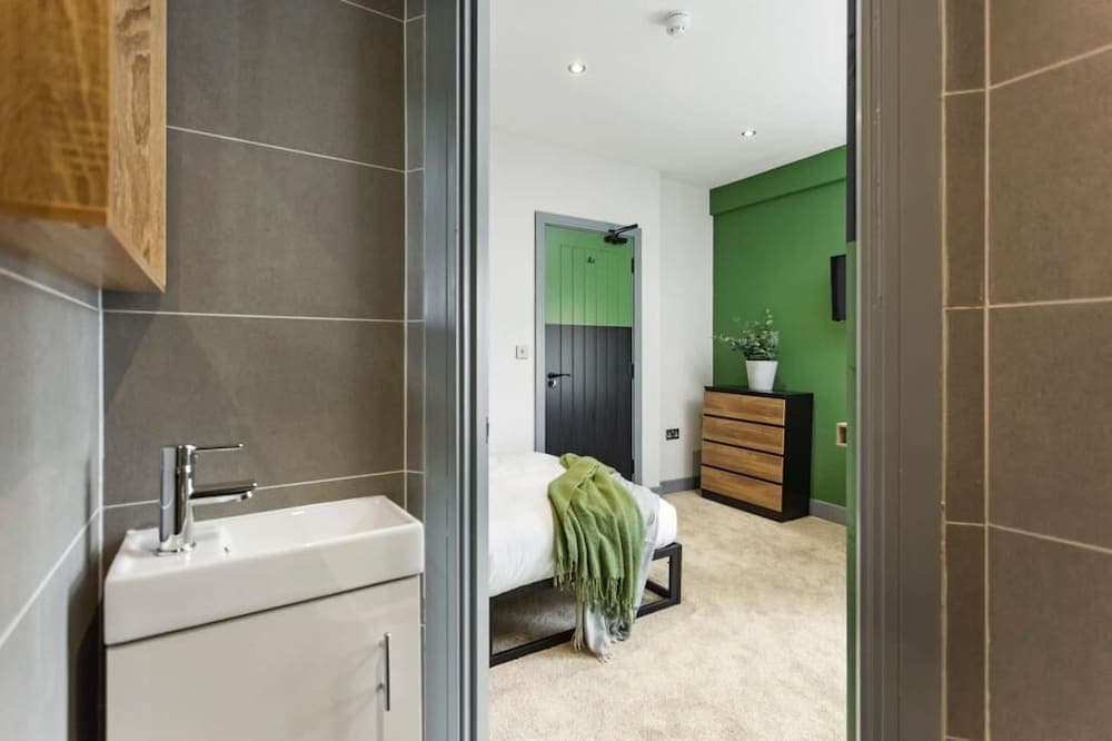 OnPoint Modern Bright 1 Bedroom Studio