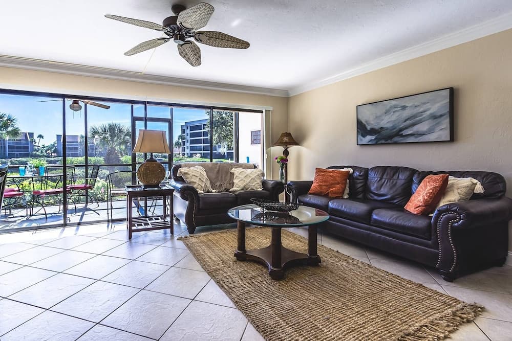 Midnight Cove II Bldg 6, 1st Fl by the Docks