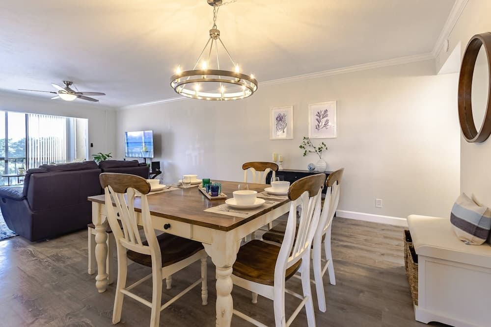 Harbor Towers 4th Fl Pool & Bay Views End Unit